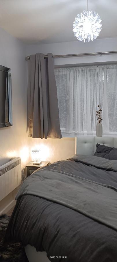 Lister Park Bradford Stylish 1Bed Coach House - Quiet & Tranquil Cottage & Parking ภายนอก รูปภาพ
