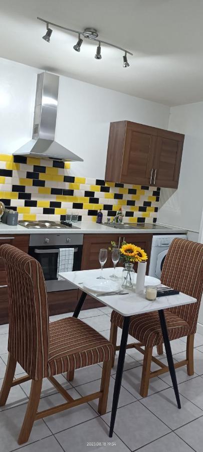 Lister Park Bradford Stylish 1Bed Coach House - Quiet & Tranquil Cottage & Parking ภายนอก รูปภาพ