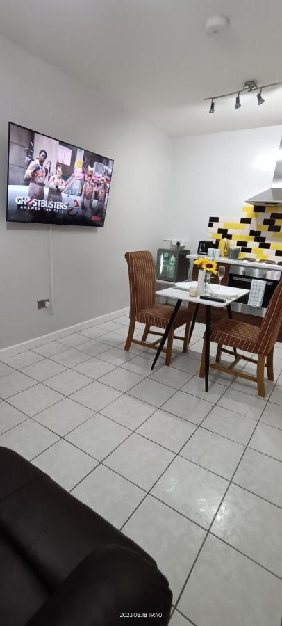 Lister Park Bradford Stylish 1Bed Coach House - Quiet & Tranquil Cottage & Parking ภายนอก รูปภาพ