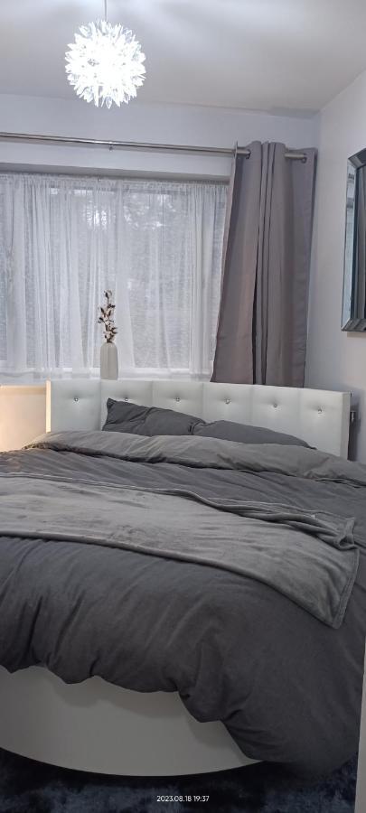 Lister Park Bradford Stylish 1Bed Coach House - Quiet & Tranquil Cottage & Parking ภายนอก รูปภาพ