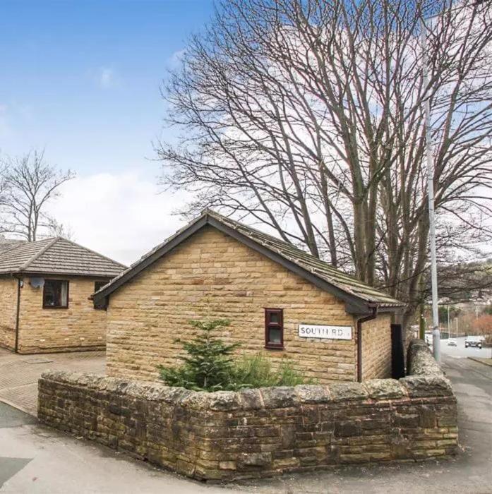 Lister Park Bradford Stylish 1Bed Coach House - Quiet & Tranquil Cottage & Parking ภายนอก รูปภาพ