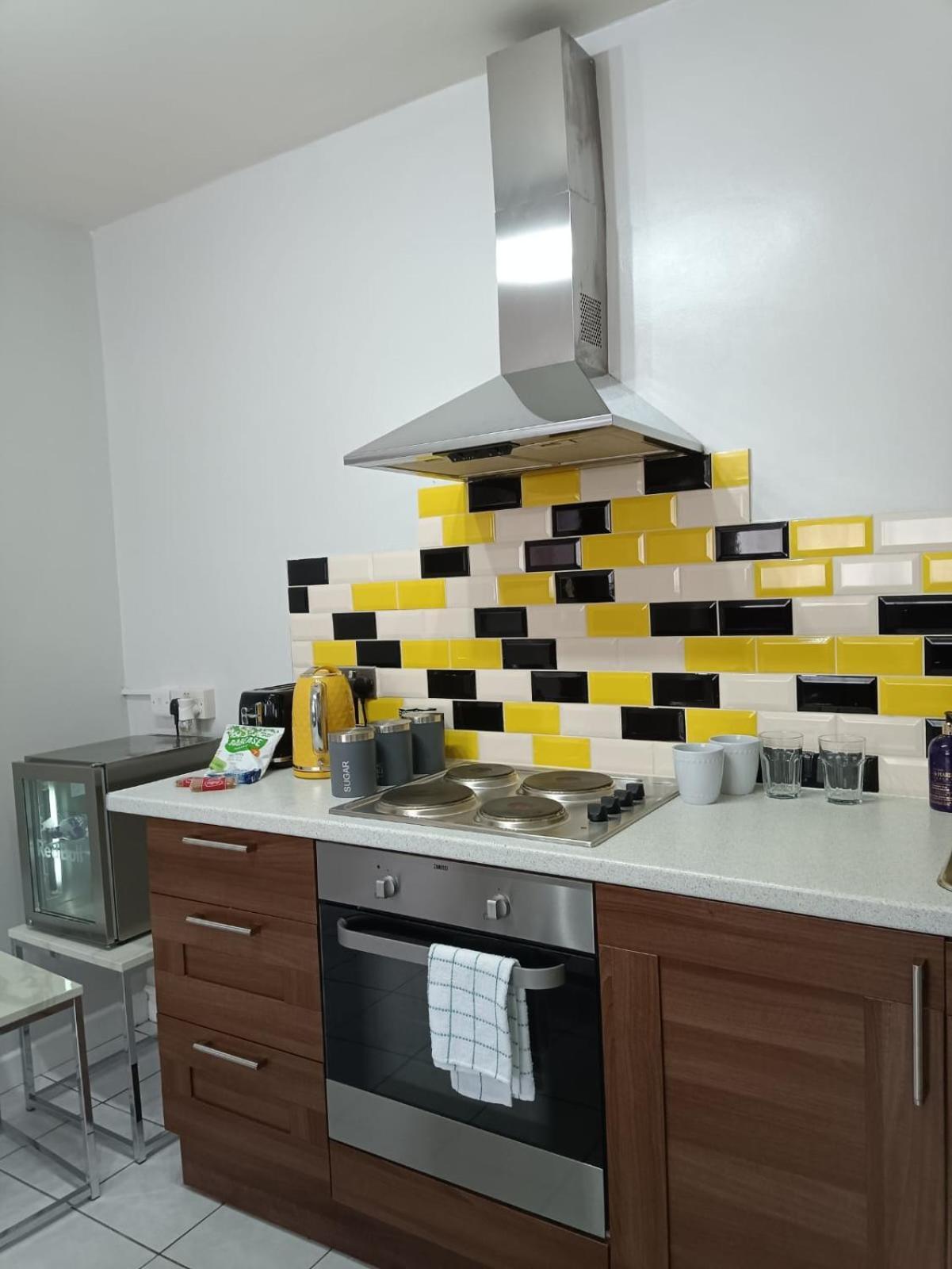 Lister Park Bradford Stylish 1Bed Coach House - Quiet & Tranquil Cottage & Parking ภายนอก รูปภาพ