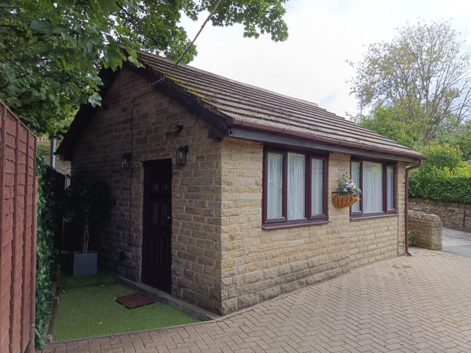 Lister Park Bradford Stylish 1Bed Coach House - Quiet & Tranquil Cottage & Parking ภายนอก รูปภาพ